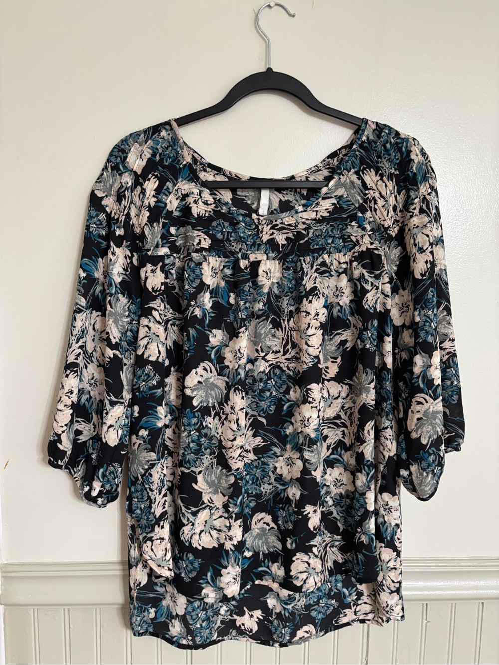LC Lauren Conrad Black, Teal & Cream Floral Scoop Neck Blouse